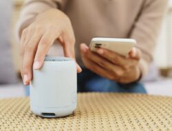 Tips Membersihkan Speaker HP dengan Alat Seadanya, Anti Mahal