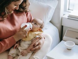 Intip 5 Cara Memilih Susu Formula Bagi Bayi