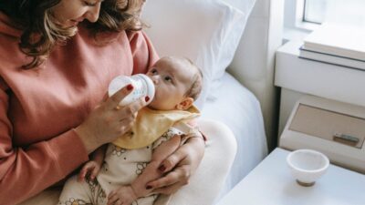 Intip 5 Cara Memilih Susu Formula Bagi Bayi