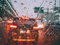 Tips Aman Berkendara Saat Musim Hujan, Jangan Anggap Remeh!